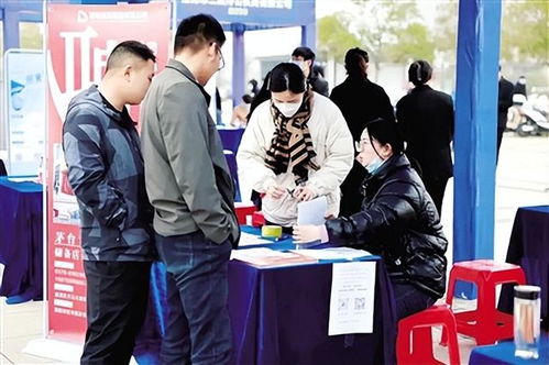 河南工會百場就業(yè)創(chuàng)業(yè)服務(wù)活動啟幕，助力五萬人次實現(xiàn)就業(yè)創(chuàng)業(yè)夢想